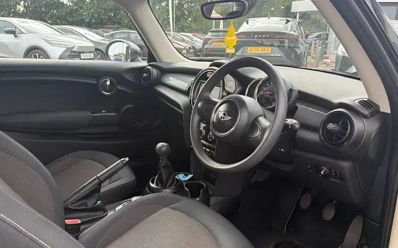 Used Mini Cooper Hatch 136 HP (100 kW) 2017 Silver Hatchback
