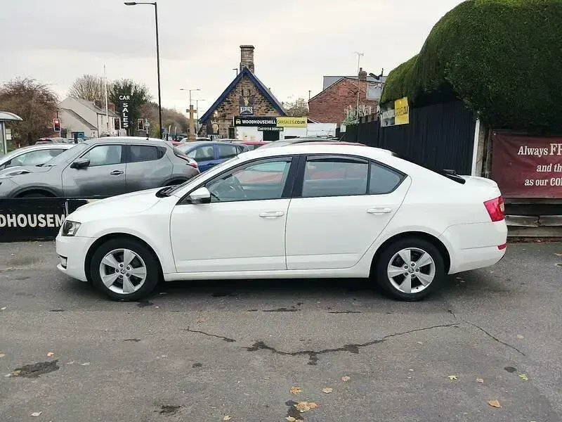 Begagnad Skoda Octavia GreenLine 110 HK (80 kW) 2014 Vit Halvkombi