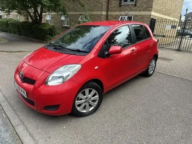 Used Toyota Yaris 101 HP (74 kW) 2009 Red Hatchback