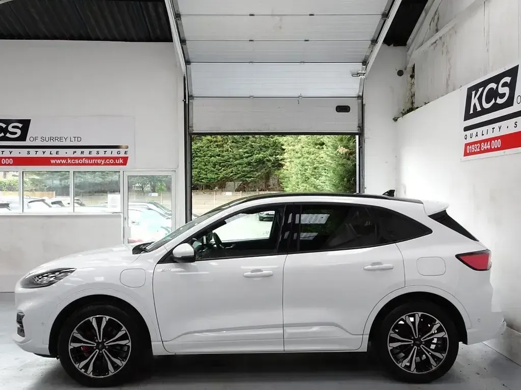Used Ford Kuga ST-Line X 225 HP (165 kW) 2022 White SUV