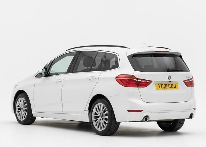 Used BMW 218 Luxury Line 2021 White Estate