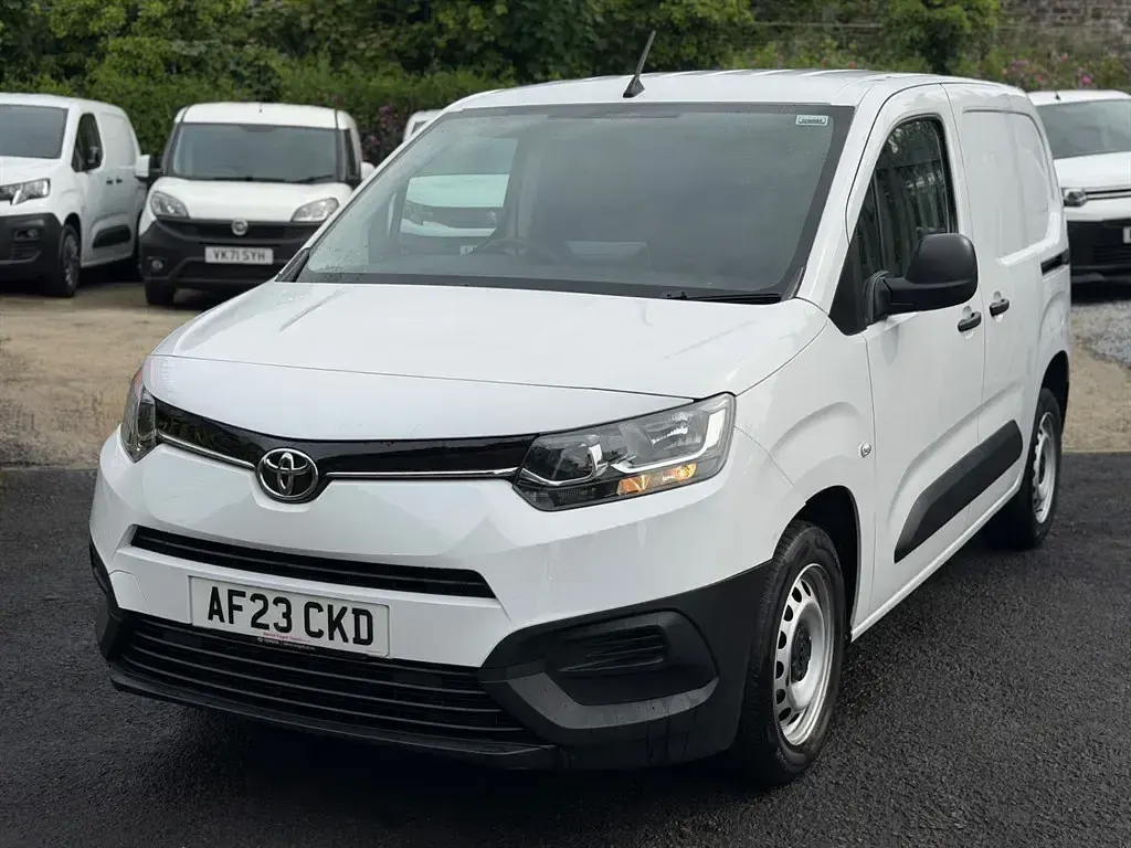Used Toyota Proace Active 120 HP (88 kW) 2023 White MPV