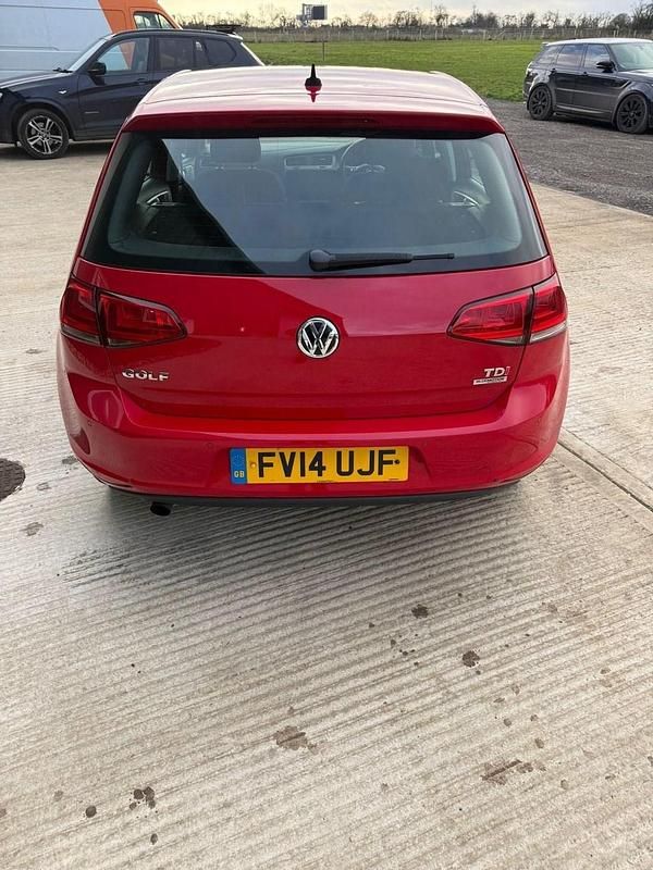 Used VW Golf VII SE 105 HP (77 kW) 2014 Red Hatchback