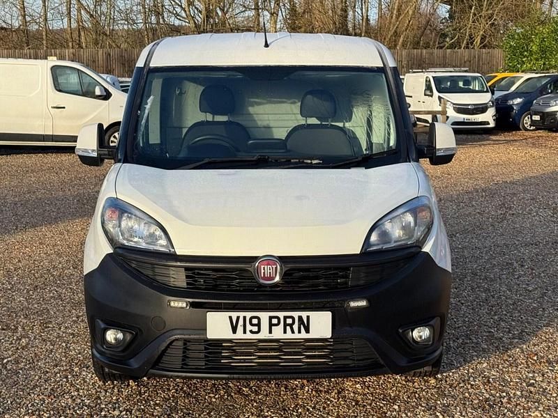 Begagnad Fiat Doblò S 2021 Vit Minibuss