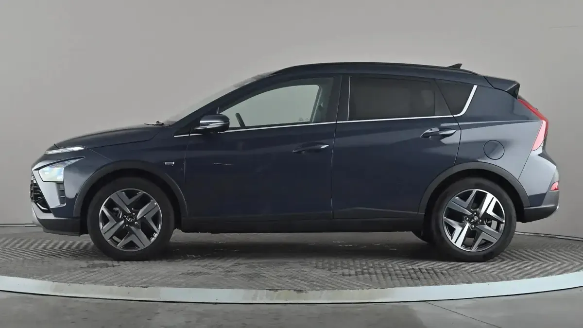 Begagnad Hyundai Bayon Premium 120 HK (88 kW) 2023 Grå SUV