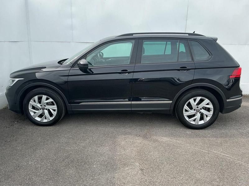 Usado VW Tiguan Life 150 CV (110 kW) 2023 Negro SUV