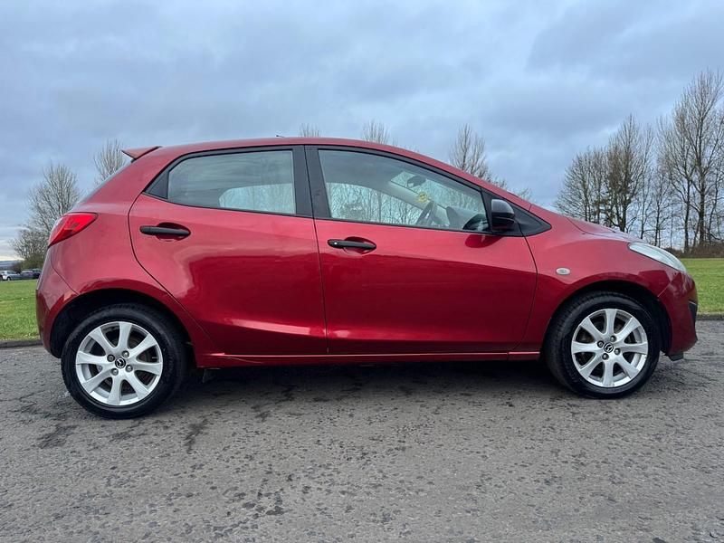 Used Mazda 2 2014 Red Hatchback