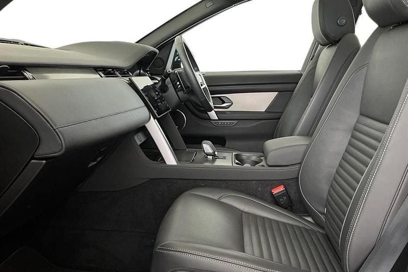 Second-hand Land Rover Discovery Sport SE Dynamic 204 CP (150 kW) 2024 Negru SUV