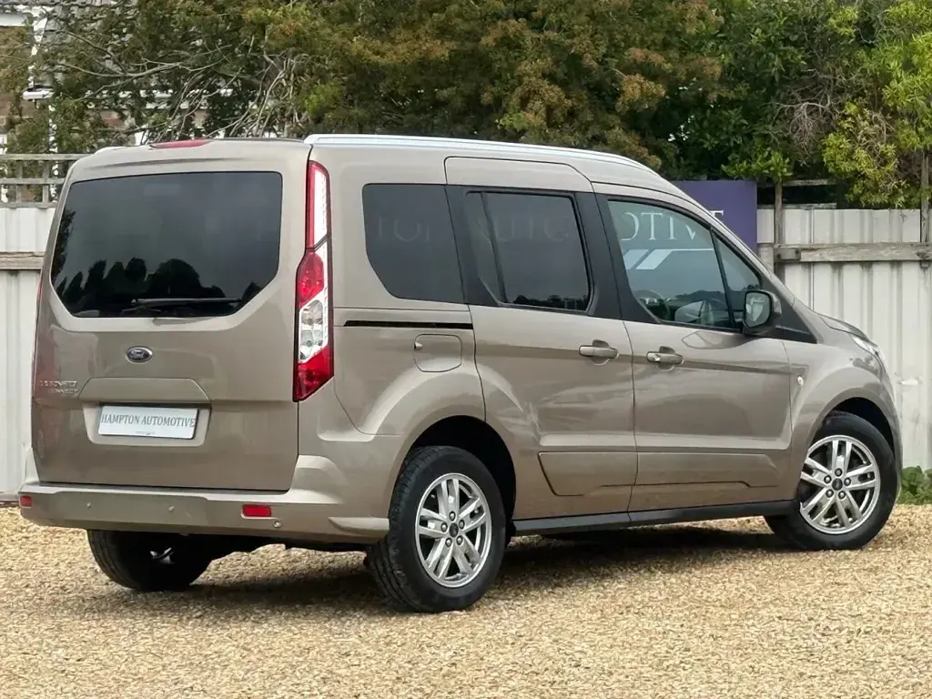 Used Ford Tourneo Connect Titanium 120 HP (88 kW) 2019 Silver MPV