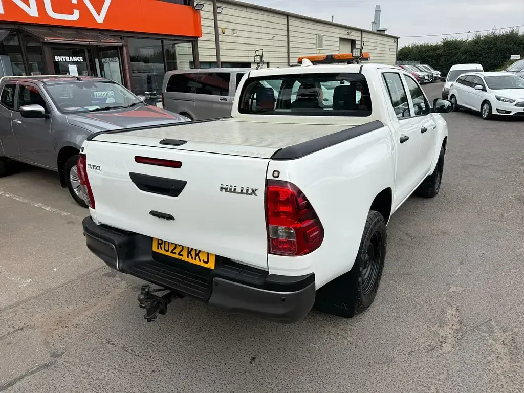 Used Toyota HiLux Active 150 HP (110 kW) 2022 White Pickup