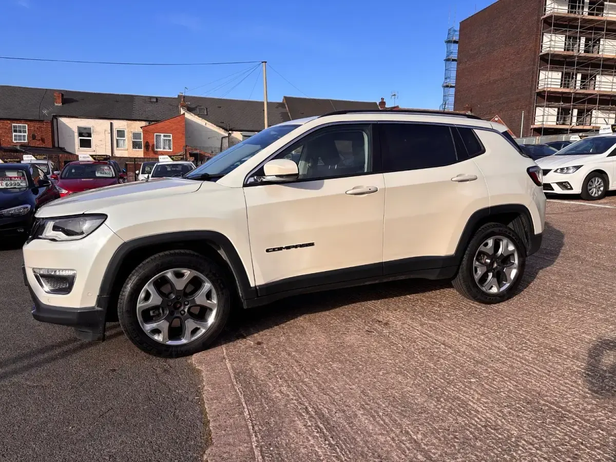 Used Jeep Compass Limited 120 HP (88 kW) 2019 White SUV