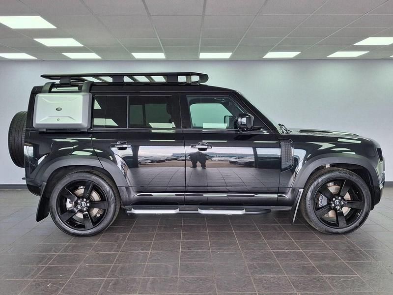 Usado Land Rover Defender HSE Dynamic 296 HP (217 kW) 2023 Preto SUV