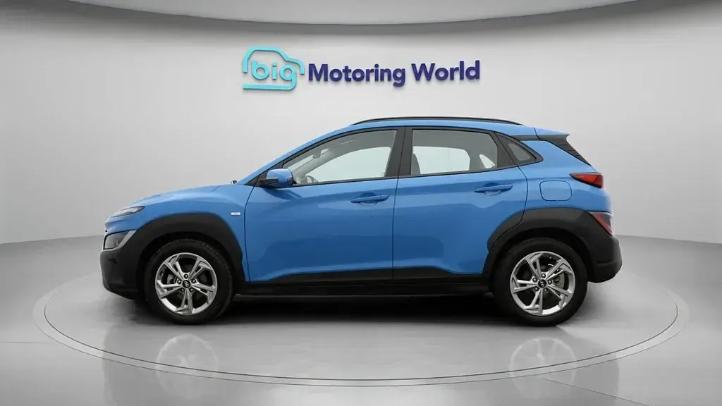 Używany Hyundai Kona SE 120 KM (88 kW) 2023 Niebieski SUV