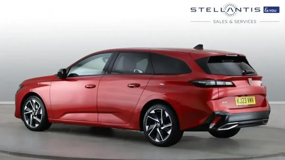 Used Peugeot 308 SW Allure Premium 129 HP (94 kW) 2023 Red Estate