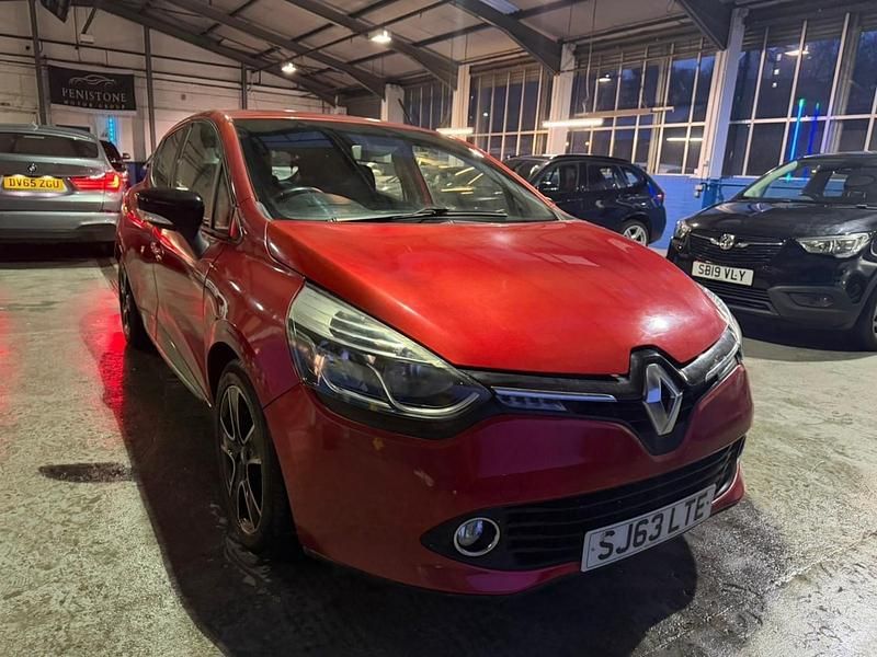 Red Used 2013 Renault Clio IV Dynamique Hatchback | £2,990 (Good price) - Image 1/4