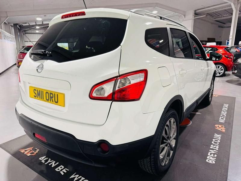 Used Nissan Qashqai N-TEC 141 HP (103 kW) 2011 White SUV