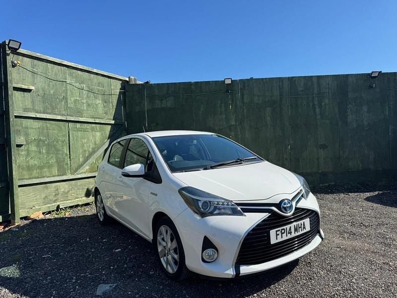 Used Toyota Yaris Hybrid 2014 White Hatchback