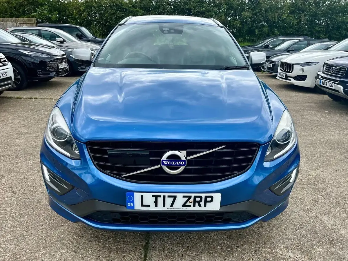 Used Volvo XC60 R-Design 190 HP (139 kW) 2017 Blue SUV