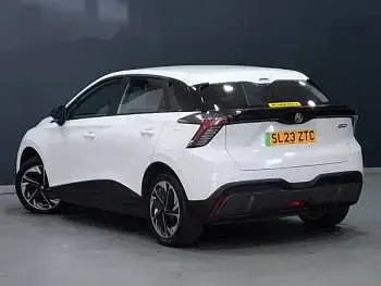 Used MG MG4 EV SE 149 kW (203 HP) 2023 White Hatchback