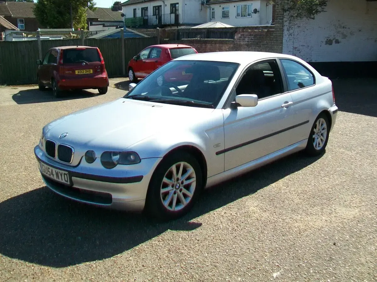 Used BMW 320 2004 Silver Hatchback