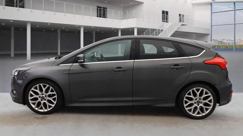 Used Ford Focus Zetec 115 HP (84 kW) 2014 Grey Hatchback