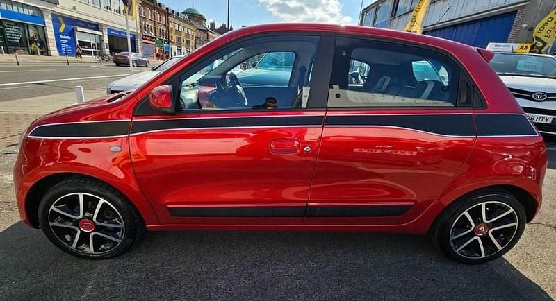 Used Renault Twingo Dynamique 90 HP (66 kW) 2016 Red Hatchback