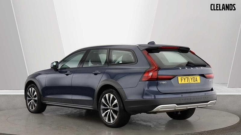 Used Volvo V90 CC 250 HP (183 kW) 2021 Blue Estate