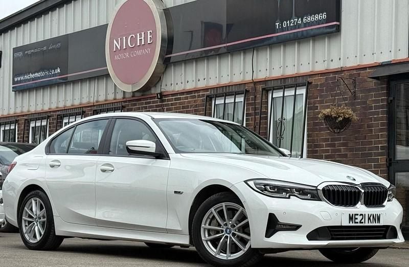 White Used 2021 BMW 330e Impressive Sedan | £12,490 (Good price) - Image 1/4