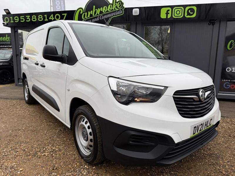 Second-hand Vauxhall Combo 100 CP (73 kW) 2021 Alb Monovolum