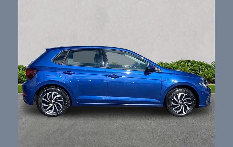 Used VW Polo Life 95 HP (69 kW) 2023 Blue Hatchback
