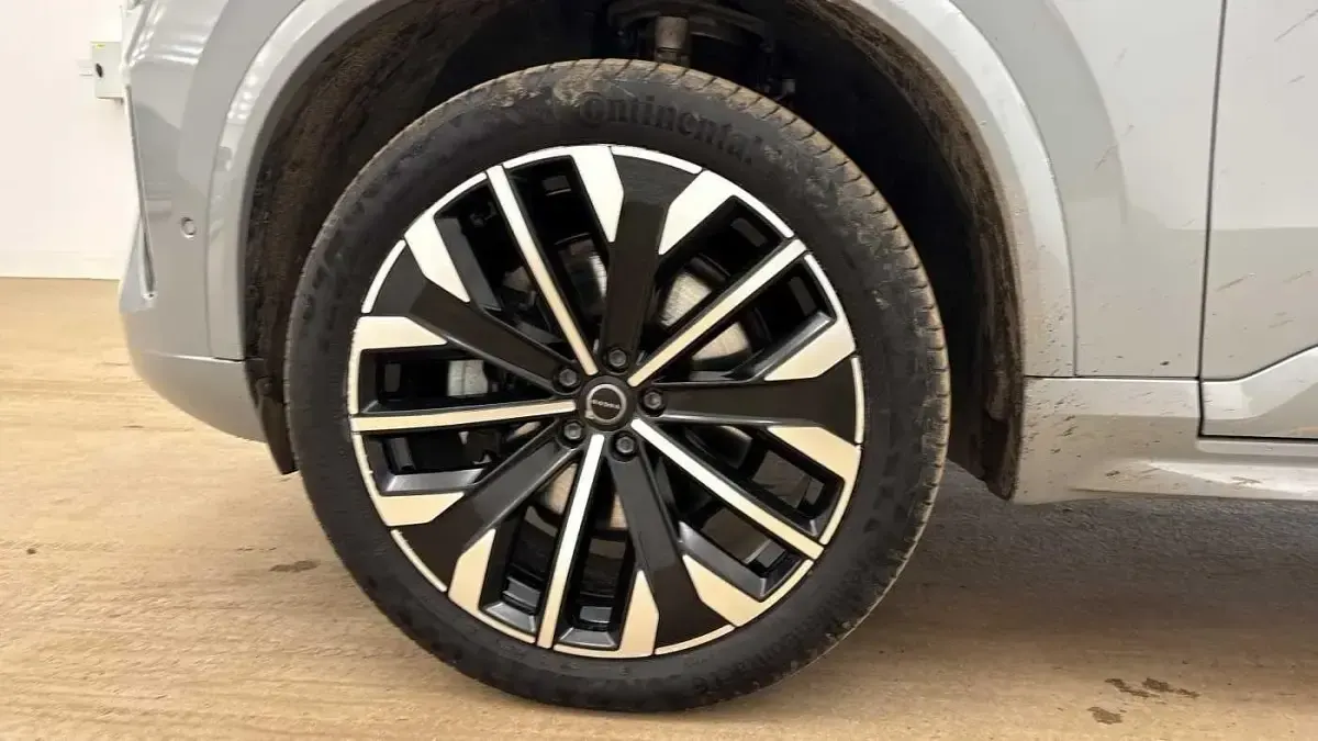 Usado Volvo XC90 Ultra 247 HP (181 kW) 2025 Cinzento SUV