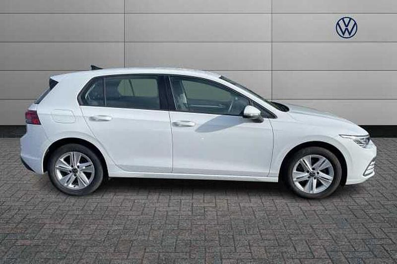 Begagnad VW Golf VIII 130 HK (95 kW) 2022