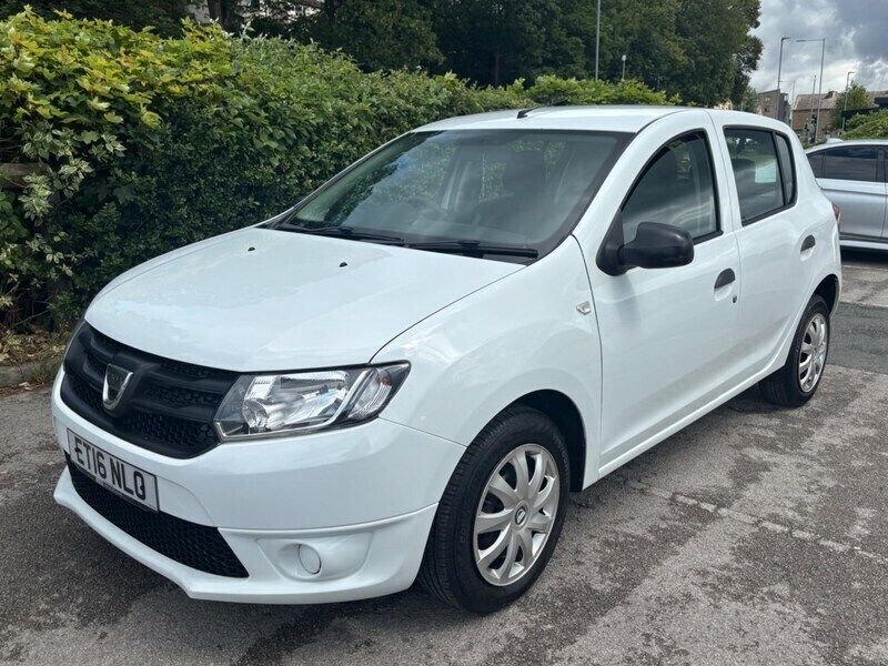 White Used 2016 Dacia Sandero Ambiance Hatchback | £2,795 (Fair price) - Image 1/4