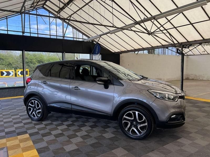 Used Renault Captur Dynamique 90 HP (66 kW) 2017 Grey and black SUV