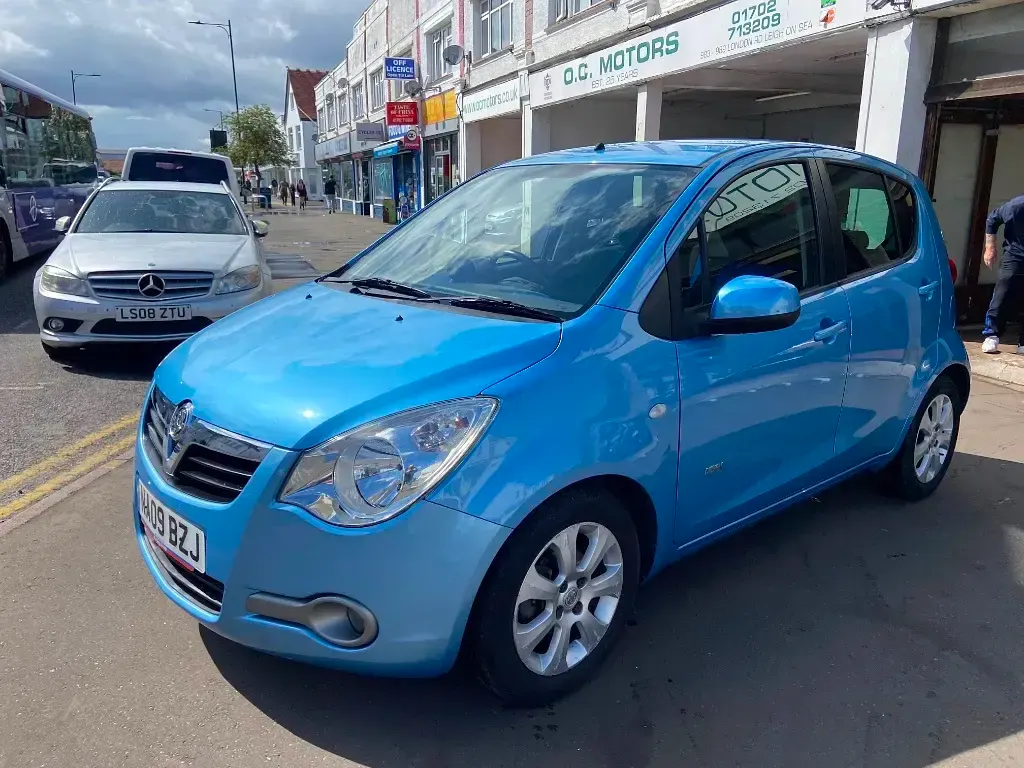 Used Vauxhall Agila Design Edition 85 HP (62 kW) 2009 Blue MPV