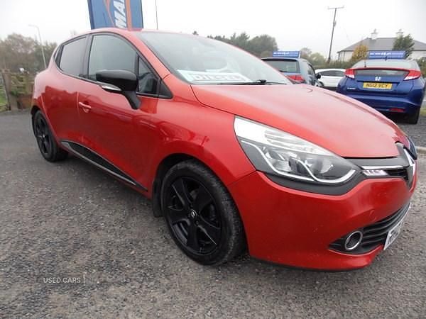 Red Used 2013 Renault Clio IV Dynamique Hatchback | £2,995 (Fair price) - Image 1/4