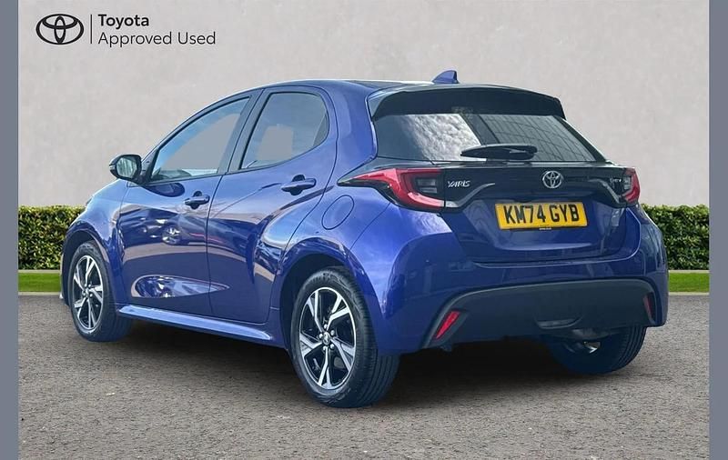 Used Toyota Yaris Hybrid Design 113 HP (83 kW) 2024 Blue Hatchback