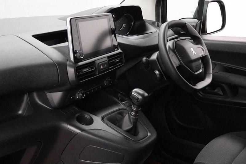 Used Peugeot Partner Premium 100 HP (73 kW) 2022 White MPV