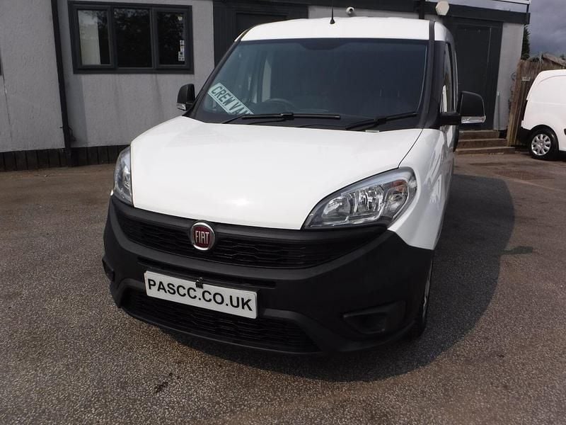 White Used 2018 Fiat Doblò Active MPV | £6,995 (Fair price) - Image 1/4