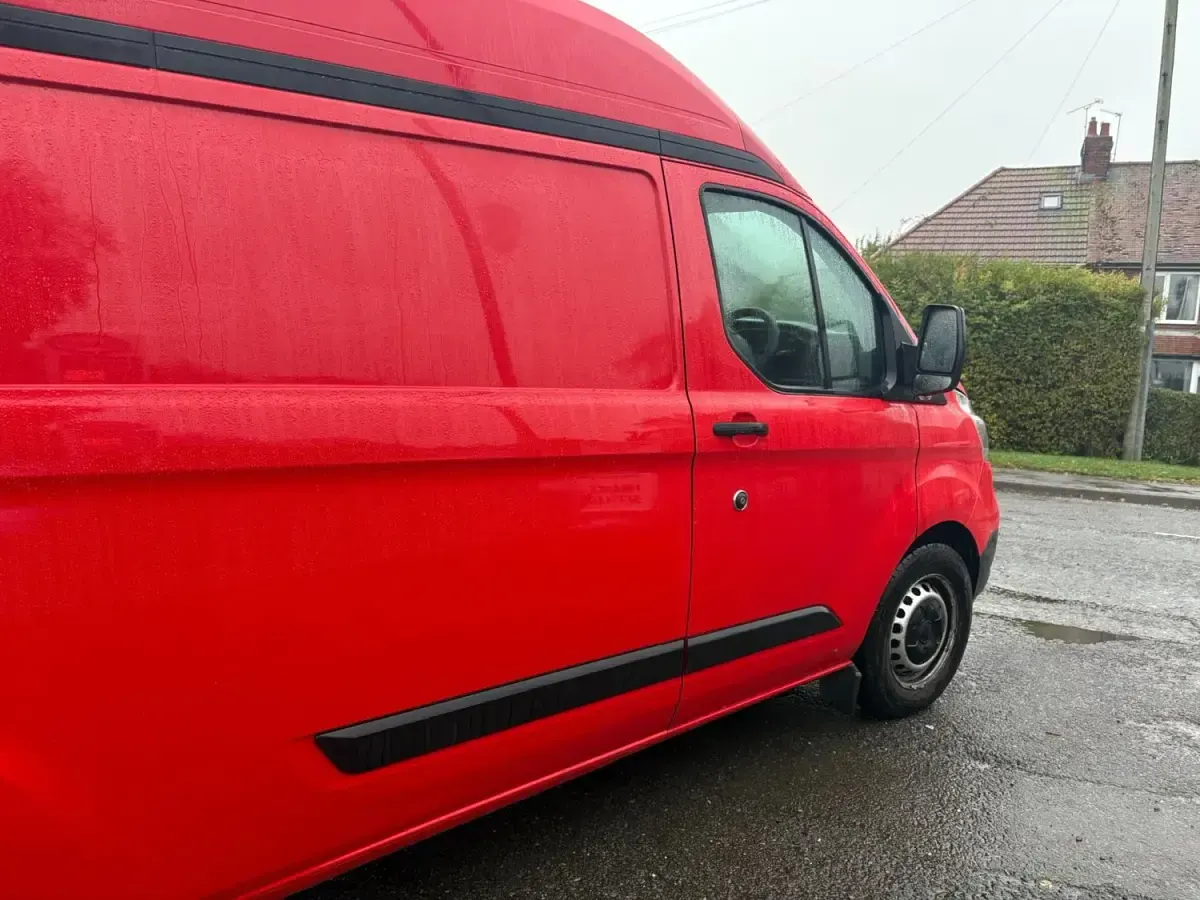 Usado Ford Transit Custom 130 CV (95 kW) 2021 Rojo Van