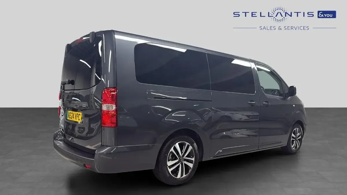 Used Peugeot e-Traveller Allure 98 kW (134 HP) 2024 Grey MPV
