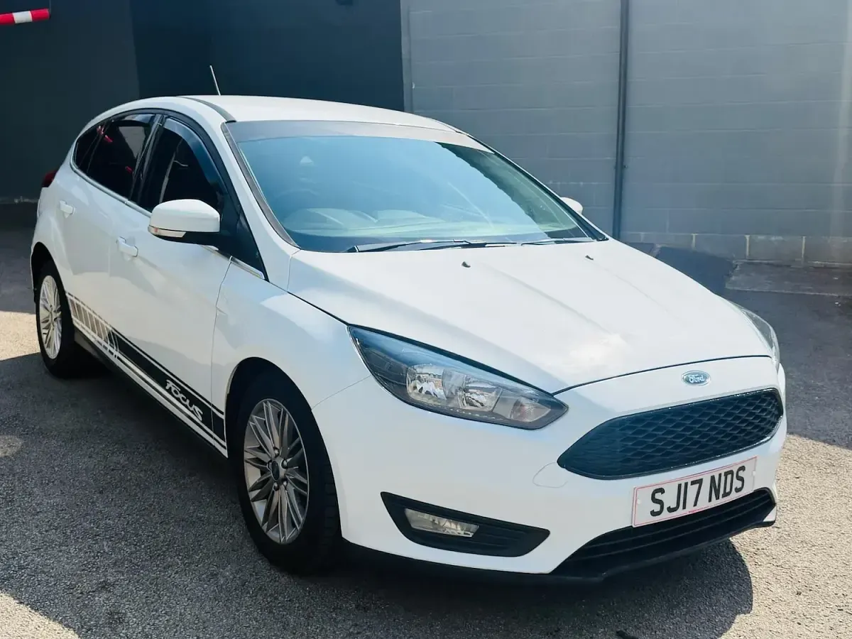 Used Ford Focus Zetec 120 HP (88 kW) 2017 White Hatchback