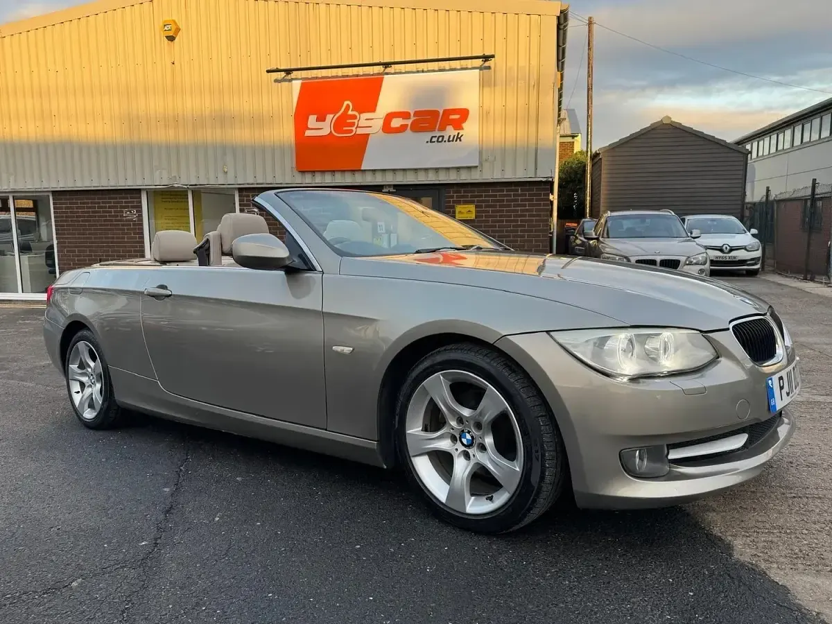 Begagnad BMW 320 Cabriolet 2011 Brun Cab