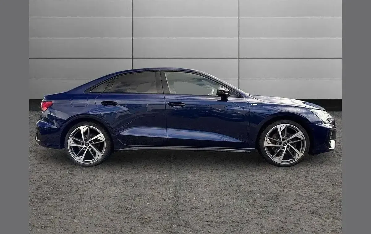 Usado Audi A3 Comfort 147 HP (108 kW) 2022 Azul Sedan