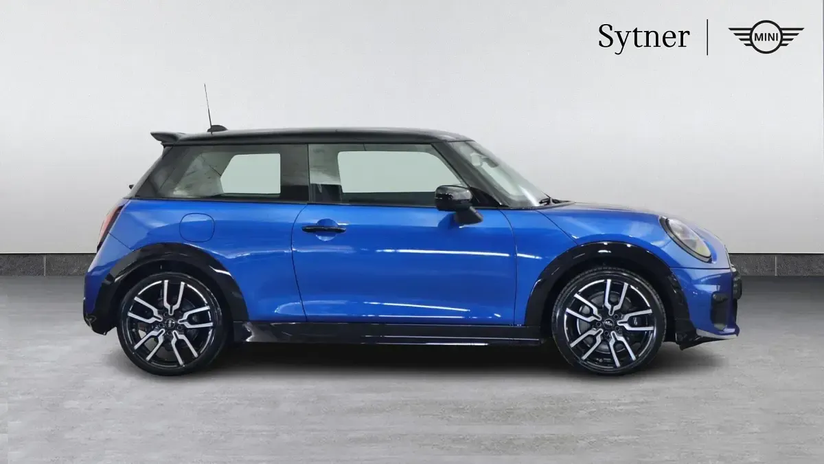 Used Mini Cooper Hatch 113 kW (154 HP) 2025 Blue Hatchback