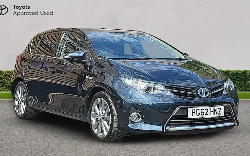 Used Toyota Auris Hybrid 136 HP (100 kW) 2012 Hatchback