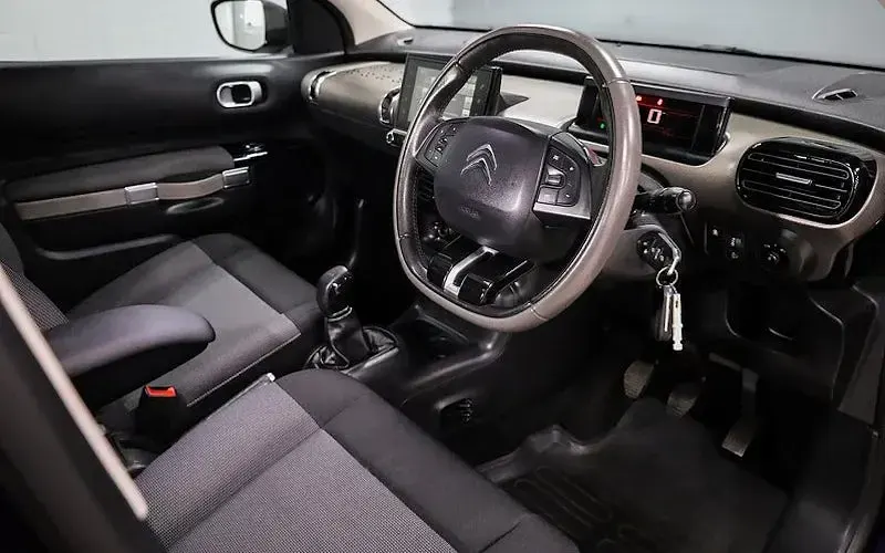Used Citroën C4 Cactus Flair 110 HP (80 kW) 2017 Hatchback