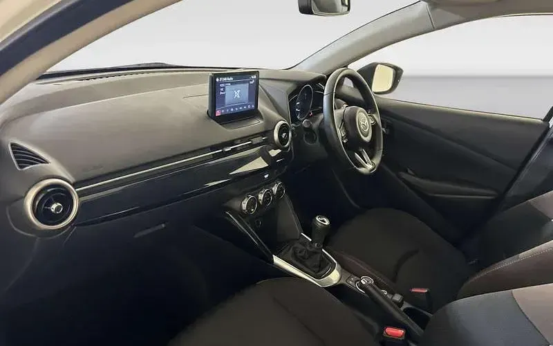 Used Mazda 2 75 HP (55 kW) 2022 White Hatchback