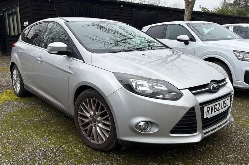 Used Ford Focus Zetec 115 HP (84 kW) 2012 Silver Hatchback