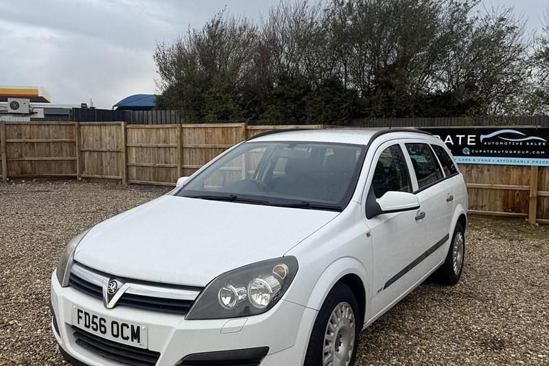 White Used 2007 Vauxhall Astra Estate | £1,995 (Fair price) - Image 1/1